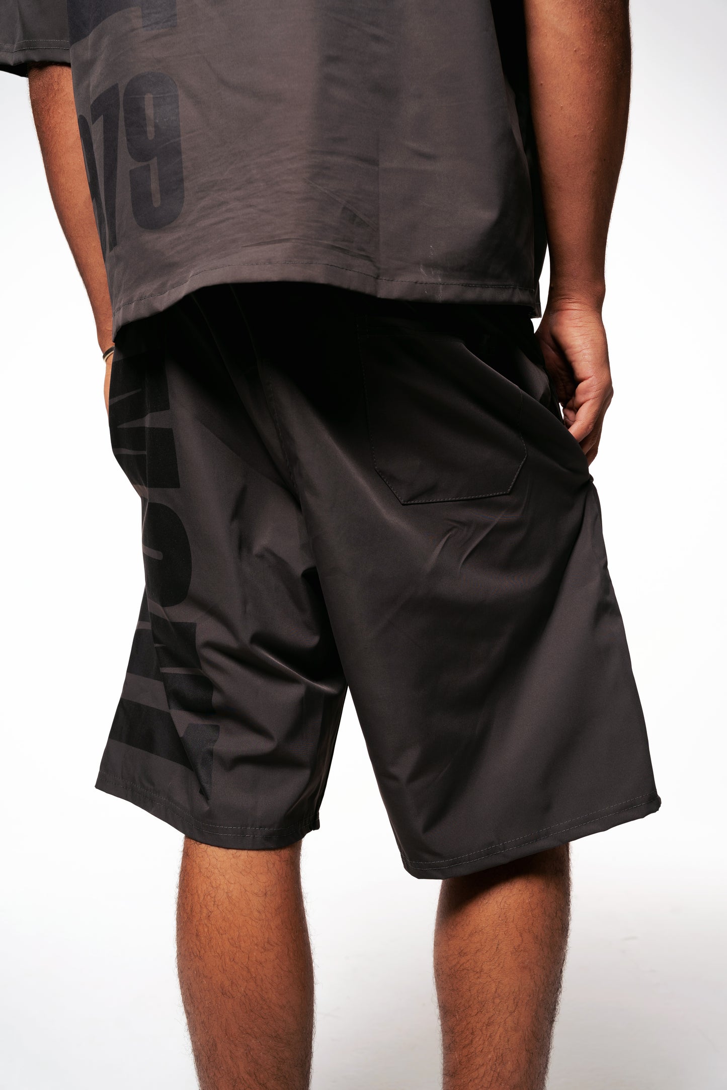 ESSEX short (Dark grey)